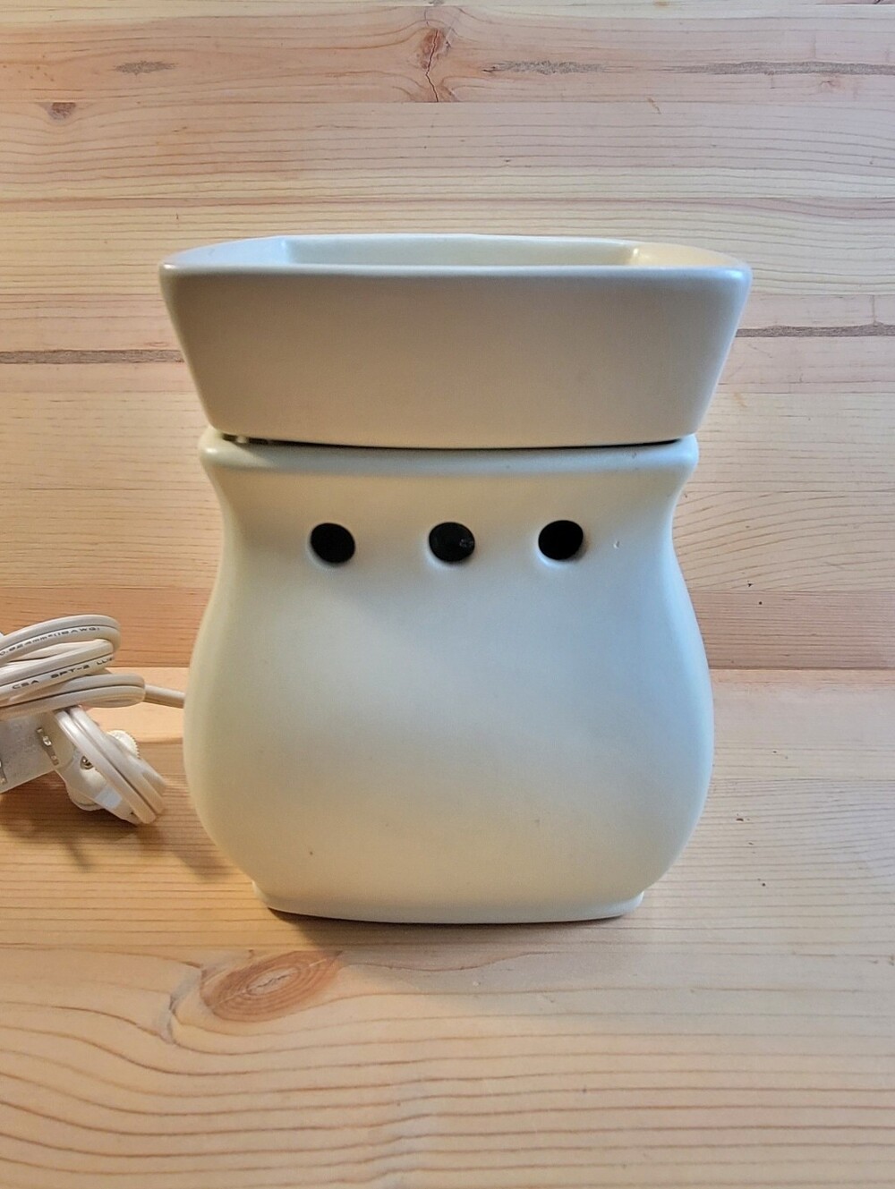 Authentic Scentsy Warmer  Classic Collection CREAM Full Size